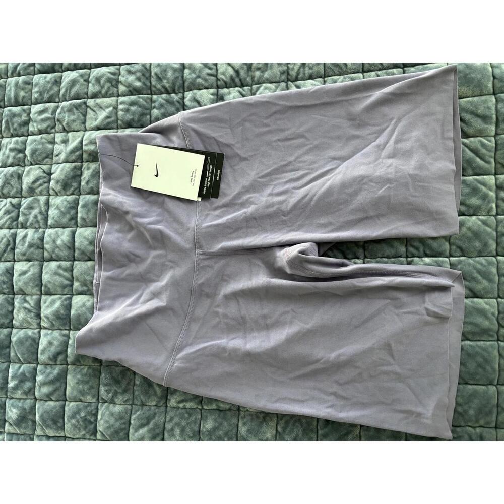 Small Nike Zenvy Women's High Rise Biker Shorts - Dri-FIT, New With Tags